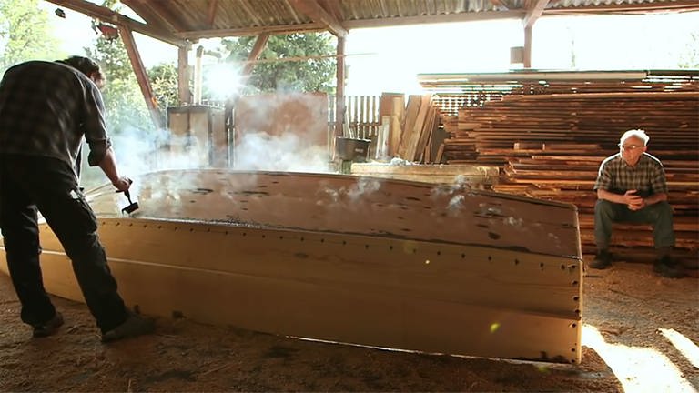 Sujetbild aus dem Film: Boot bauen