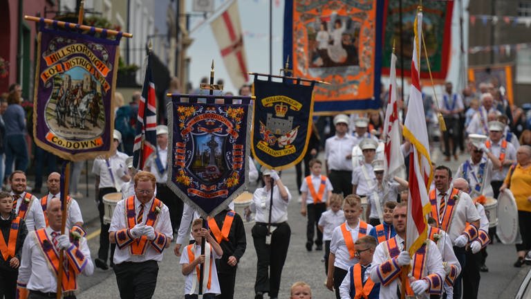 Die Parade der Protestanten in Nordirland am 12. Juli erinnert an den Sieg über die Katholiken.