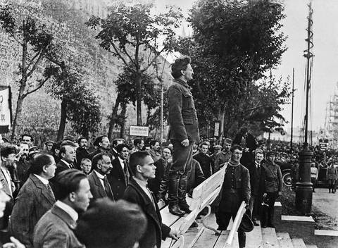 Leo Trotzki bei Rede in Moskau, 1.09.1922