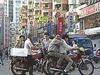 Eine belebte Strasse in China.