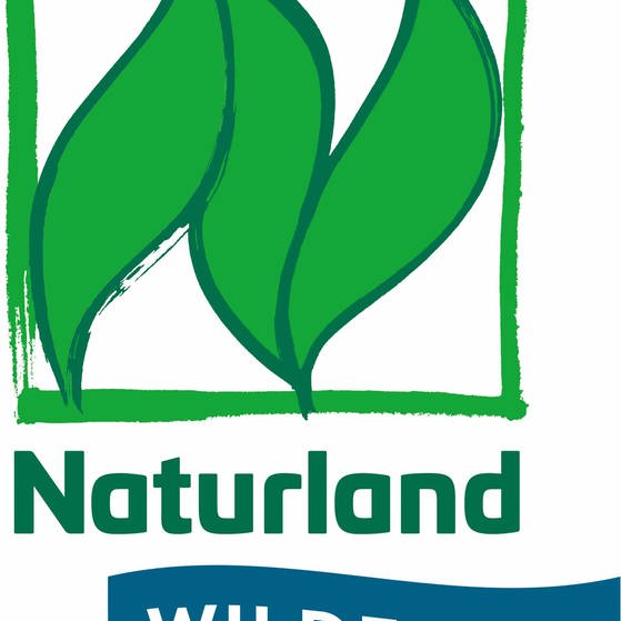 Logo mit Schriftzug "Naturland Wildfisch"