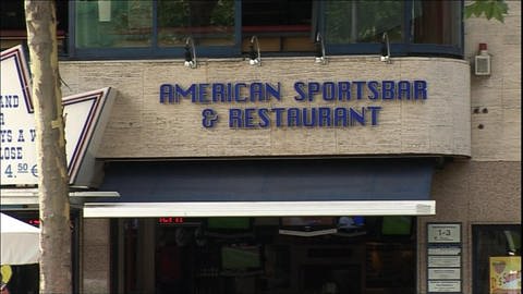 Die Vorderseite einer Amercian Sportsbar & Restaurant.