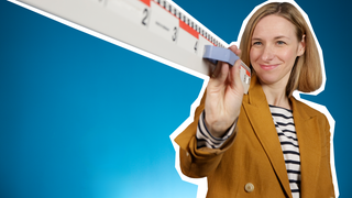 Presenterin von kolleg24 Mathematik mit Lineal