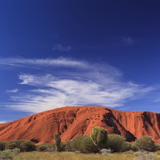 Der Uluru – ein Berg aus rotem Sandstein. (Foto: Shutterstock.com, Wesley Walker)