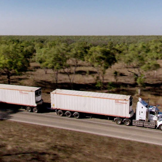 Australischer Road Train. (Foto: SWR – Screenshot aus der Sendung)