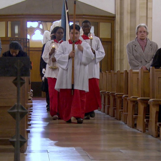 Die Reihe erklärt die Grundlagen des christlichen Glaubens. (Foto: SWR – Screenshot aus der Sendung „Gesellschaft und Kirche“)