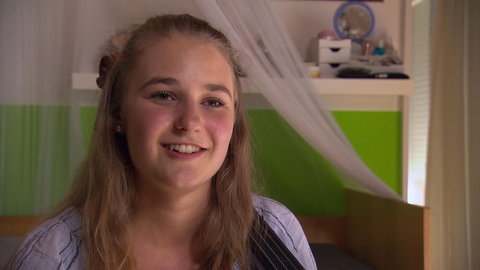 Magdalena in ihrem Zimmer.
