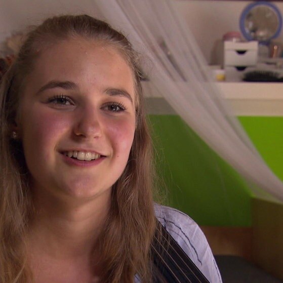 Magdalena in ihrem Zimmer.