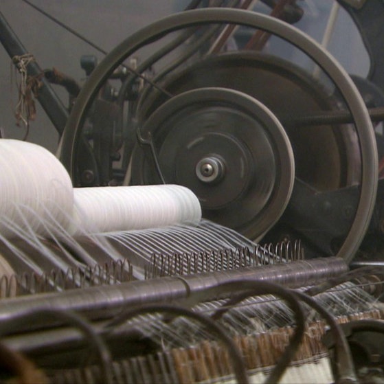 Detail alte Spinnmaschine in Betrieb