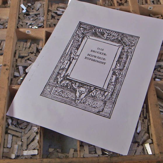 Gedrucktes Blatt, Kasten mit Lettern (Foto: SWR - Screenshot aus der Sendung)