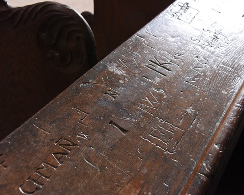 Chorgestühl in Maulbronn mit eingeritzten Schülernamen