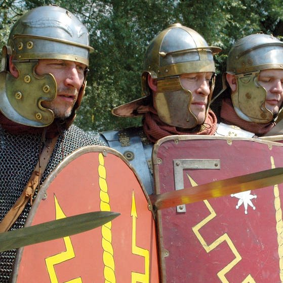 Römische Soldaten in Kampfausrüstung (Foto: Peter Prestel)
