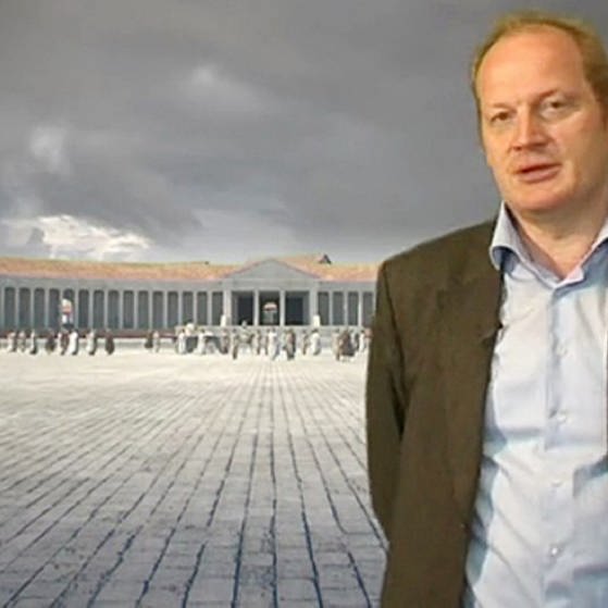 Prof. Markus Trier vor einer Rekonstruktion des Forums im antiken Köln (Foto: SWR - Screenshot aus der Sendung)