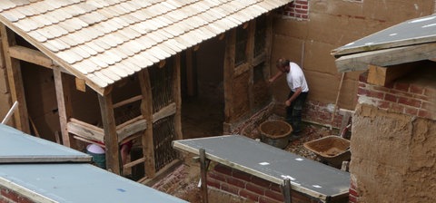 Prozess der Rekonstruktion eines Streifenhauses