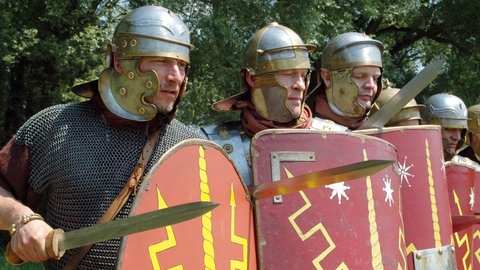 Römische Soldaten in Kampfausrüstung