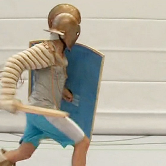 Testlauf in Rüstung in Turnhalle