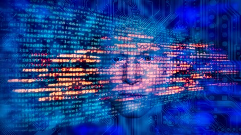 Animation: Gesicht mit Programmiercode und Platinenstruktur