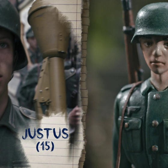Justus mit Uniform, Helm und Waffe. (Foto: SWR, LOOKS Film und Toto Studio)