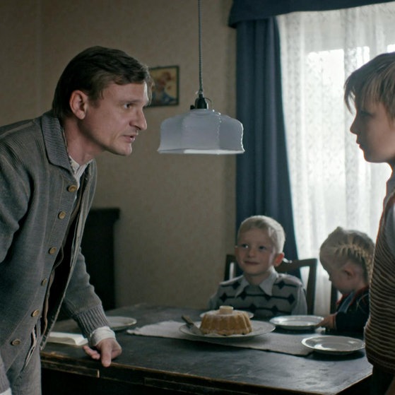 Anton und sein Vater streiten.