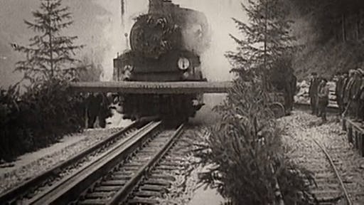 Ein schwarz-weiß Foto des Baus der Höllentalbahn. (Foto: SWR - Screenshot aus der Sendung)