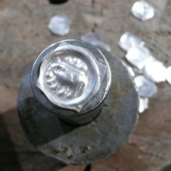 Silbermünze mit Elefantenmotiv