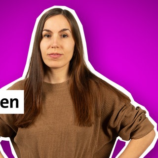 Presenterin der Folge zum Erkennen von Fake News im kolleg24 Deutsch