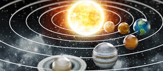 Ein Model unseres Sonnensystems: Die acht Planeten - mit dabei die Erde - kreisen um die Sonne.