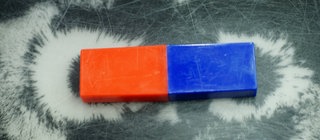 Die Erde funktioniert fast wie ein Magnet mit Nord- und Südpol.