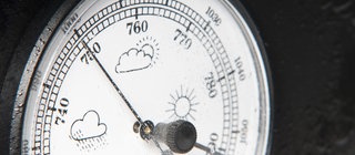 Luftdruck kann mit einem Barometer gemessen werden. Wie etsteht Luftdruck und welchen Einfluss hat er auf das Wetter.