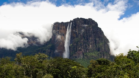 Blick auf den Salto Ángel in Venezuela. Er ist der höchste Wasserfall der Erde.