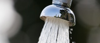 Farblos, rein und kühl, ohne Geruch und ohne Geschmack – so soll Trinkwasser sein. 
