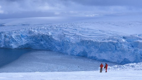 Ein Gletscher in der Antarktis. In Gletschern wie diesem ist ein großer Teil des Süßwassers der Erde gespeichert.