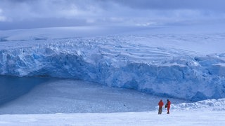 Ein Gletscher in der Antarktis. In Gletschern wie diesem ist ein großer Teil des Süßwassers der Erde gespeichert.