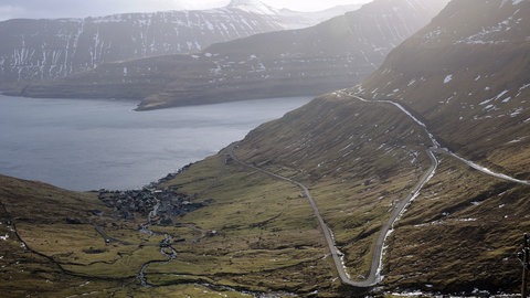 Die Färöer Inseln ragen als Teil der ozeanischen Kruste über den Meeresspiegel hinaus.