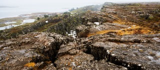 In Island wird sichtbar wo die Kontinentalplatten aufeinandertreffen: Hier gibt es Risse im Gestein der Erdkruste
