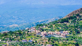 Am Fuß von Vulkanen ist der Boden durch die Lava besonders fruchtbar und eignet sich für die Landwirtschaft.