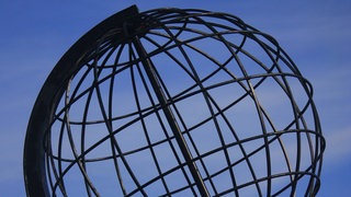 ein Dratmodell der Erde: Wie verläuft das Erdmagnetfeld um den Planeten? 