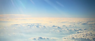 Die Schichten der Atmosphäre: Über den Wolken beginnt die Stratosphäre. 