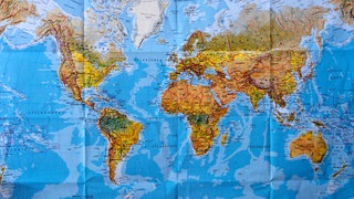 Die Weltkarte mit Kontinenten: Zuerst gab es auf der Erde nur einen Kontinent - Pangäa. Bis er in die Erdteile zerbrach.