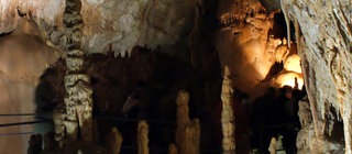 Tropfseinhöhle: Wie entstehen Höhlen unter der Erde?