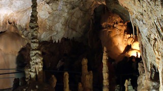 Tropfseinhöhle: Wie entstehen Höhlen unter der Erde?