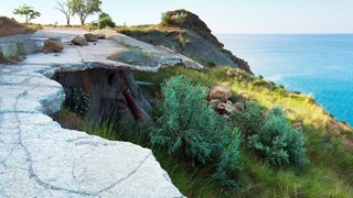 Erdrutsche oder Bergstürze können gefährlich sein und viel Gestein, Geröll und Erde mit sich reißen.