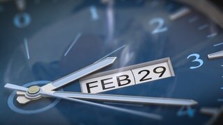  Eine Armbanduhr mit dem Datum 29. Februar