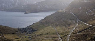 Die Färöer Inseln ragen als Teil der ozeanischen Kruste über den Meeresspiegel hinaus.