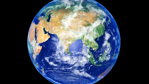 Aus dem Weltall erscheint die Erdkugel durch die Ozeane in kräftigem Blau.