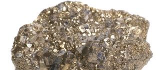 Ein Stück Kupfererz: In der Erdkruste befinden sich etwa 7 Prozent Erze und Metalle wie Gold, Kupfer, Platin.