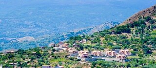 Am Fuß von Vulkanen ist der Boden durch die Lava besonders fruchtbar und eignet sich für die Landwirtschaft.