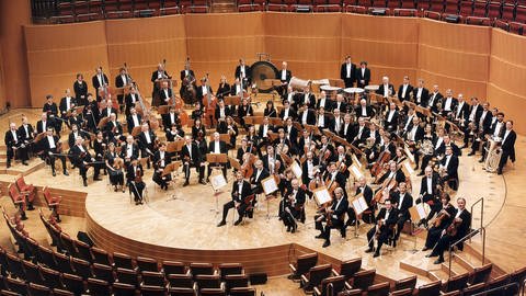 Ein Orchester in einem leeren Konzertsaal (Foto: WDR)