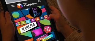 Kind nutzt WDR Klangkiste am Tablet