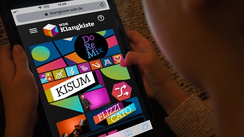 Kind nutzt WDR Klangkiste am Tablet